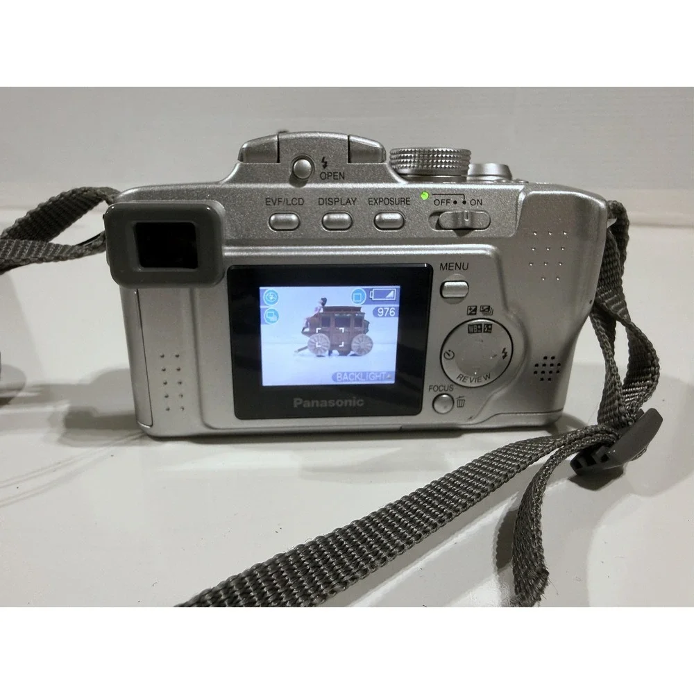 PANASONIC Lumix DMC-FZ4 Digital Camera w/ Battery, Charger, 512mb SD Card -WORKS